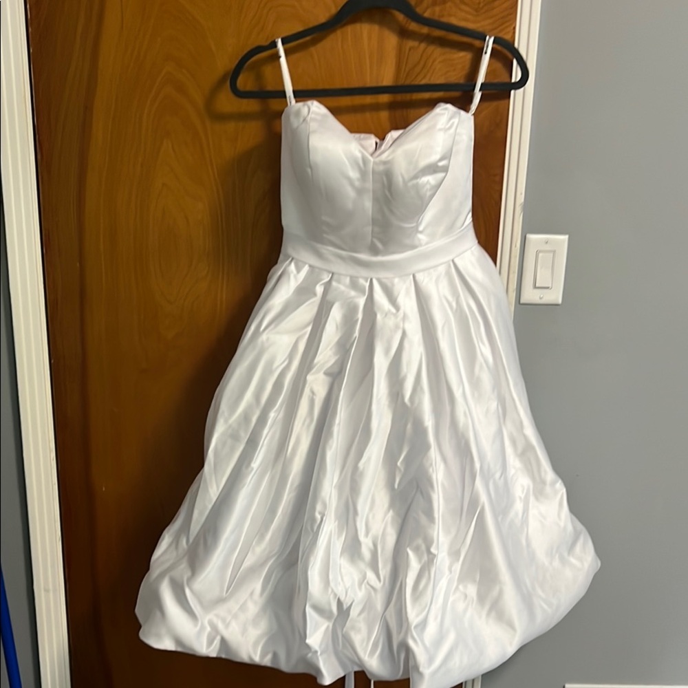Elegant White Strapless Dress